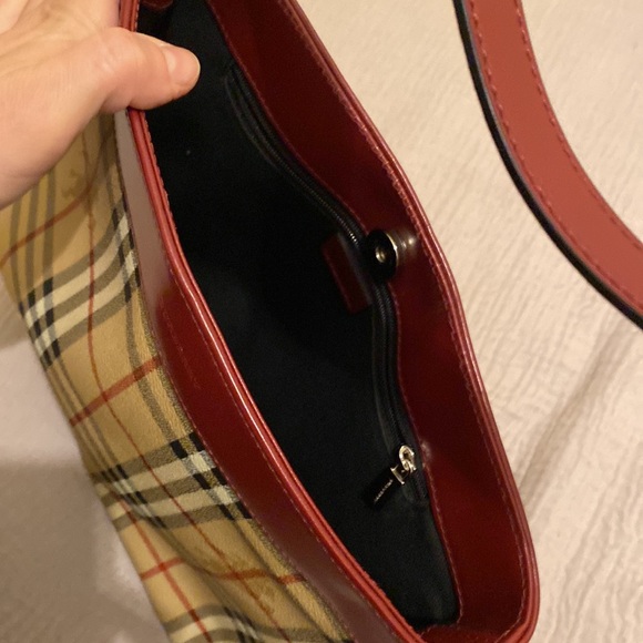 BURBERRY SHOULDER BAG . Very good condition - Picture 4 of 13